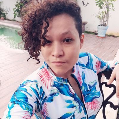 Letrazul's profile picture. En constante movimiento sobre el lomo de un dragón.