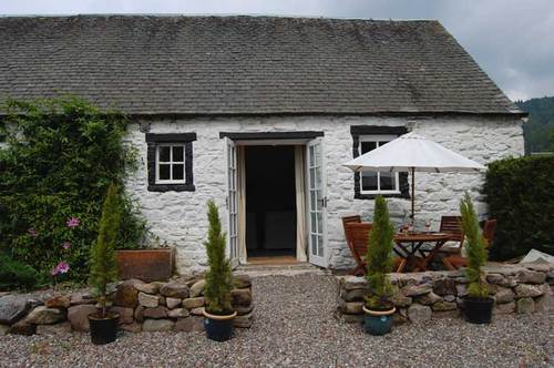 Two attractive cottages seek fun & friendly visitors to share love of the Trossachs with. LIKE socialising, children & dogs, DISLIKE muddy boots, rain & midges