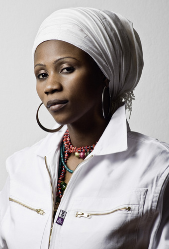 SISTER FA is an senegalese singer and rapper. She got a breathtakingly rich repertoire of Hiphop, World & Jazz which amplify the energy of her dedicated lyrics.