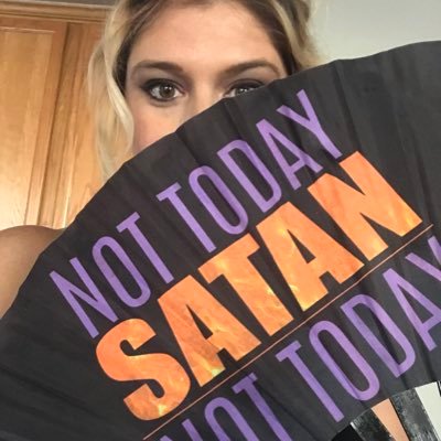 Vegas_Mandolin's profile picture. 🌸 9 Kawak 7 K'ayab 🌸 Ironman triathlete, burlesque 🌸 UX/CX designer & researcher. MS in HCI -  😷 Ex Yinzer.