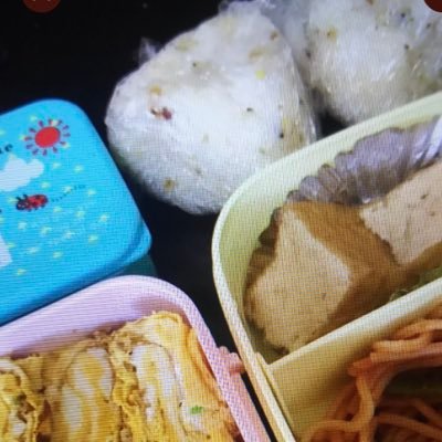 子供のダイエットヘルシー節約献立おかず いつかの夕飯 焼きそば 焼きサバ 冷奴 ミニトマト 白米 色合いが悪すぎる ハムステーキが余ってたのでお肉の替わりに 節約料理 節約献立 料理好き 主婦 節約好き 今日の 夕飯