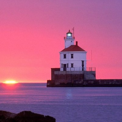 Per essere un faro, devi essere così forte da resistere a ogni forma di tempesta, a ogni genere di solitudine e devi avere una luce potente dentro di te!