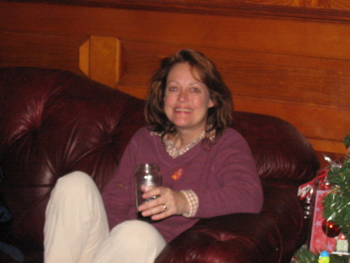 Mom to 4 chillin's & granddaughter; love God, country, husband, family; will protect all like a momma bear; country girl & proud of it!