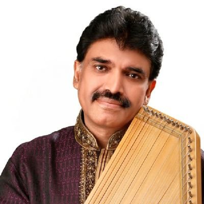 I am an Indian Classical &  Ghazal Vocalist, Composer and Poet.
I belong to an illustrious family of Hindustani Classical Music known as Rampur Sahaswan Gharana