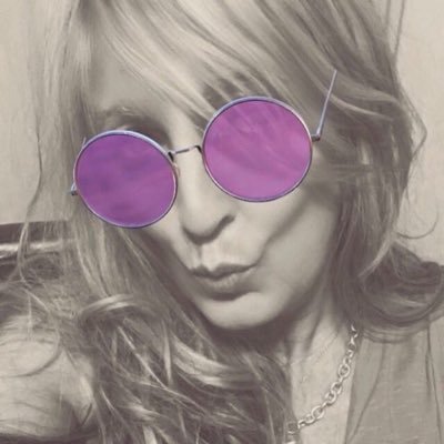 silviaufseher's profile picture. Valora mas dos manos que te abrazan en tus momentos de tristeza... que mil manos aplaudiendo tus éxitos....