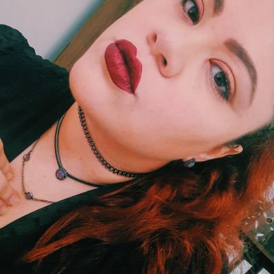 Ela/dela.
Feminista, Esquerdista, Contadora, Simmer.👩🏻🦰
Paz entre nós, guerra aos nossos senhores.