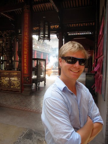 Liikejohdon konsultti, koti-barista, golffari ja aviomies | Work: Management Consultant