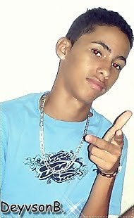 As pessoas te amarão pelo o que você é, e outras te odiarão pelo mesmo motivo.