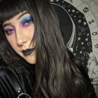 carie ⚰️ | they/them | 💗💛💙 | NB | mixed | spooky | horny on main 🤘🖤
peep my streams on twitch!
IG: _apothecarie