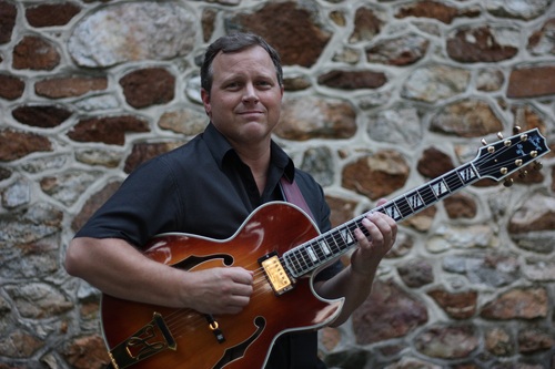 Aficionado of all things related to jazz and blues.