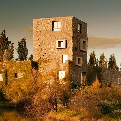 Modern, innovative and eco-friendly winery that produces premium wines based out on Malbec and Cabernet