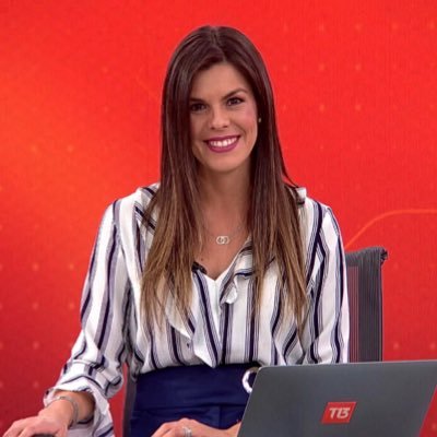 Periodista y conductora de noticias de Teletrece AM. Canal 13.