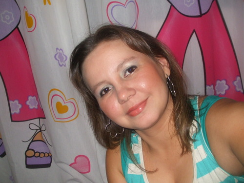 MaristelaInacio's profile picture. 'Palavras até me conquistam temporariamente...Mas atitudes me perdem ou me ganham para sempre.'