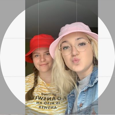 v__Noemie's profile picture. 💇🏼‍♀️