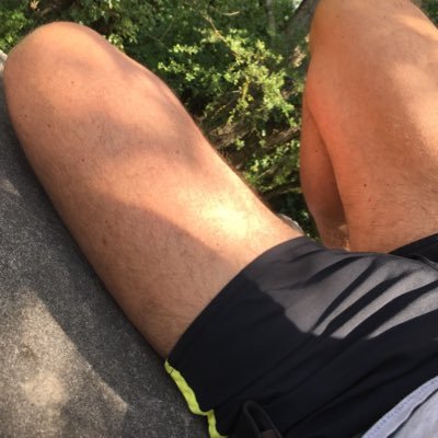 HornyDad gay, crazy for bulges & shorts 😜, je recherche des modèles pour photos 📷 de nus et plus...