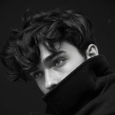 upDbIwFdos80yJg's profile picture. زر قبرآ ؛ أو شاهد جنازة وستكـتشف ان الدنيـاا لاتـساوي شيء ...!!