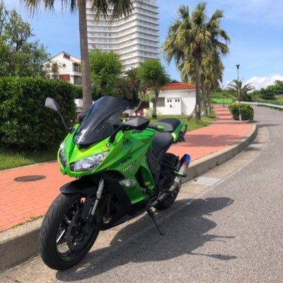 40後半で無謀にも大型を取得しNinja1000に乗ってる初心者親父ライダーです！無言フォロー失礼します😆