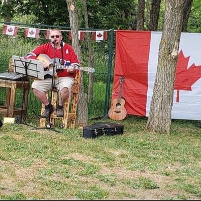 Love the #Broncos #Canadiens #BlueJays and #Dodgers. I #sing #PlayGuitar and I have wonderful #Family #Friends and #CoWorkers. I like to laugh.