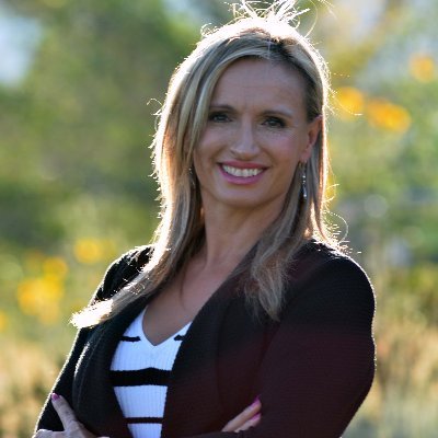 Joanna Moran is a Financial Advisor with Cetera Advisor Networks LLC, located  Greater Nevada Credit Union.