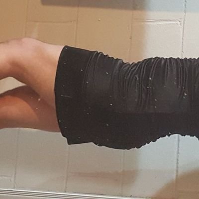 Lizzyonknees's profile picture. 