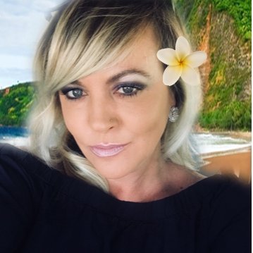 🌺 Flameless candles, Hawaiian/tropical art & prints 🤙🏽Handmade with Aloha | 🌊 Beach lover | 🎨 Creator | 🌺 https://t.co/pc8Y7mpmU9