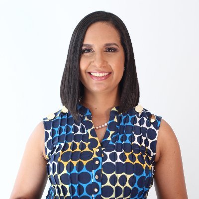 Autora, profesora y abogada.