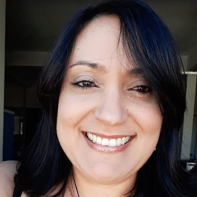 Cantora, Musicista, karateca Faixa Vermelha, Futebolista e Fluminense de coração. Sem o Aba, nem pó eu seria!