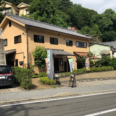 いつも当店をご利用頂き、誠にありがとうございます。4月より営業日に変更させて頂きました。ビーフシチュー、日替わりランチを数量限定でご用意しております。
土、日曜日:8:00-9:15l.o. 10:00closed  11:30-13:00 l.o. 14:00closed