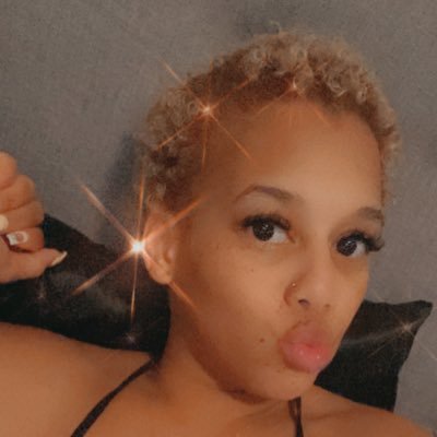 Instagram: _lovesunshinemoore_ Your fav freckle face🥰
