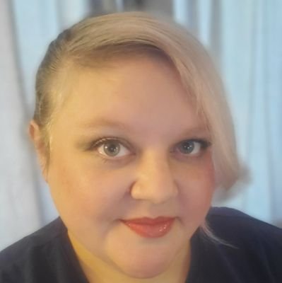 chelleywings's profile picture. (she/her)  just an artsy girl learning to be a developer.