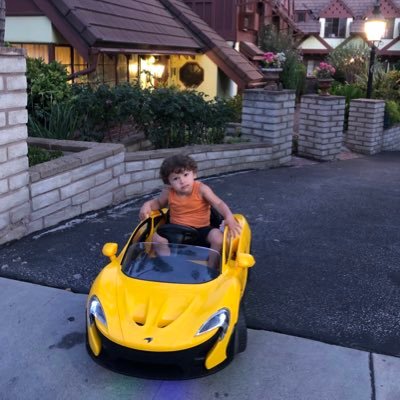 Edward27094417's profile picture. 😎