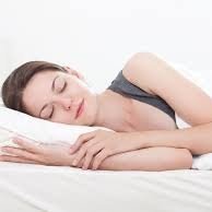整形手術を受けずに、小顔を実現したり鼻を高くしたいと思ったことはありませんか?
人からキレイと褒められたり、鏡を見た時に自分のことをキレイだなと思えるようになりませんか?
快眠ヒーリングを受けると、小顔やアンチエイジングをただ寝室でゆっくりリラックスしているだけで実現できます。