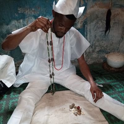 hey my name is babalawo ifashogo ifashile I'm a priest I consult Oracle for people to find solutions to there life challenges with little secrifice