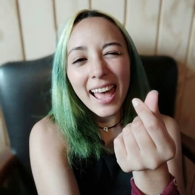 PolyStyleOwO's profile picture. Chica Literaria❄
Potterhead⚡
@TokioHotel 
Kpop 
DramaQueen💙