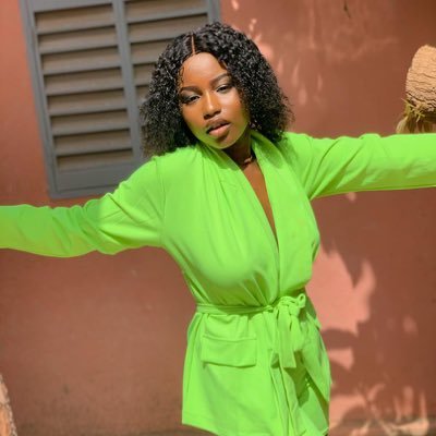 Kadiatou Diakité Une malienne🇲🇱 Simple et adorable😉 Instagram :iamkadiatou Facebook : Kadiatou Diakité