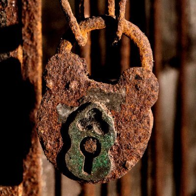 AWESOME ESCAPE GAMES IN AMAZING HISTORIC PLACES. Fantastic fun for 2 - 10 players finding clues and solving puzzles in games based on true stories from history.