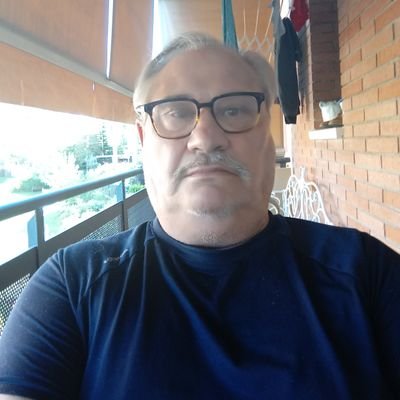 soy social democrata.. de izquierda. mi vida asido la lucha por los derecho sociale, de los mas deviles, los menos afortunados..(. por la paz la libertad..