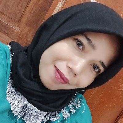 YusLian41818021's profile picture. cepat lupa