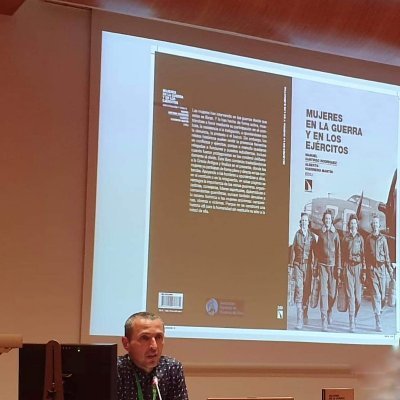 Doctor en Historia Contemporánea, máster en Pensamiento Estratégico y Seguridad Global. Director de Atenea Revista de la Asociación Española de Historia Militar