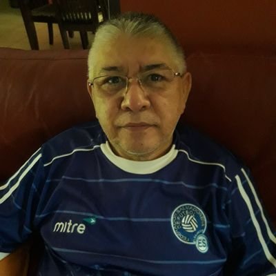 Salvadoreño mayor de 70 años, con Título Universitario que ya no utilizo. Felizmente, disfruté al máximo según mis posibilidades. Respeto a todas las personas.