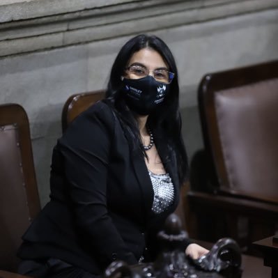 Mujer emprendedora con el deseo de ver un cambio en el país. Diputada 2020-2024. Presidente del Congreso de Guatemala 2022-2024