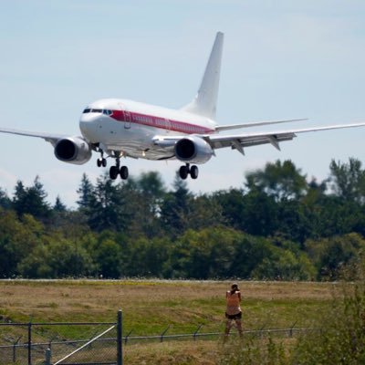 ✈️ Hack photographer of new Boeing jets, old warbirds, and other interesting flying objects at Paine Field/KPAE