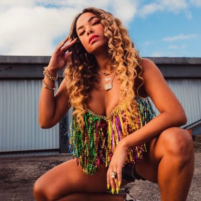 YAYA é uma cantora Luso-Brasileira, que acumula mais de 10 anos de carreira como cantora, atriz e apresentadora.