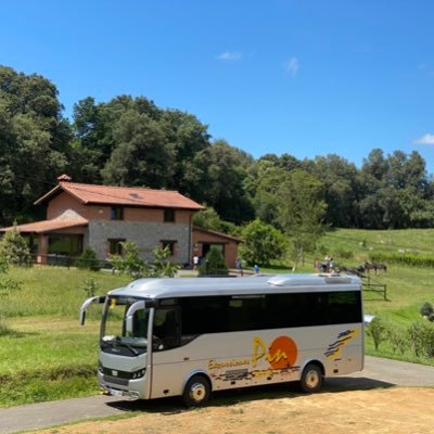 Empresa fundada en 1961, que se dedica al transporte de viajeros ( autobuses )