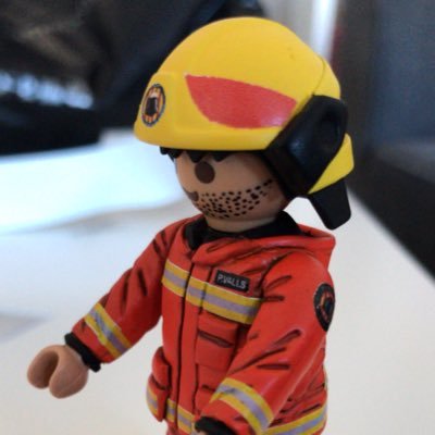 Padre,Bombero y Arquitecto.