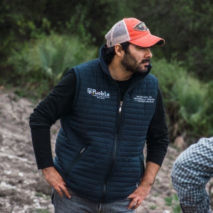 Ingeniero, ambientalista, académico, activista, ciudadano. Apasionado de las ciudades y la sostenibilidad. Creo en el pleno crecimiento del ser humano.