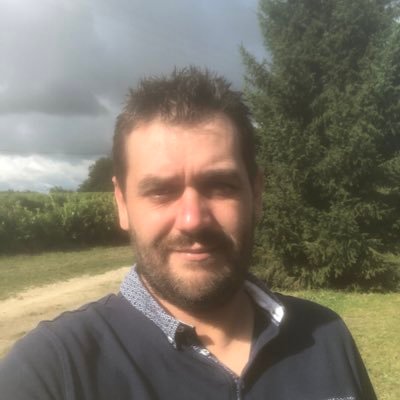 Agriculteur sur la ferme familiale en polyculture. Productions : volailles plein air, canards gras, vignes & maïs. #LabelRouge, #IGP-SO, #AOP, #Tursan #FrAgTw