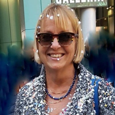 RobertaMazzuoli's profile picture. Sono bruchina in cucina e ho un blog di ricette. Adoro il pesce ma vivo lontano dal mare. Tutte le ricette sono state eseguite e fotografate da me.