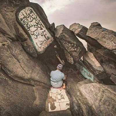 999_mu's profile picture. "إذا استطعت العثور على طريق خالٍ من المعوقات، فهو غالبا لا يؤدّي إلى أي مكان"   - فرانك كلارك