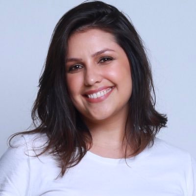 Engenheira Biomédica, cachorreira, maquiadora, motorista de Fuscas e para sempre, mulher de verde da UFABC
